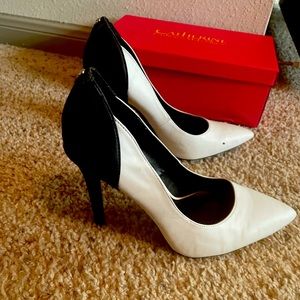 Guess pumps